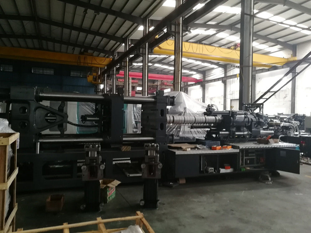 High Power 650 Ton Plastic Product Manufacturing Machinery For Plastic Crater
