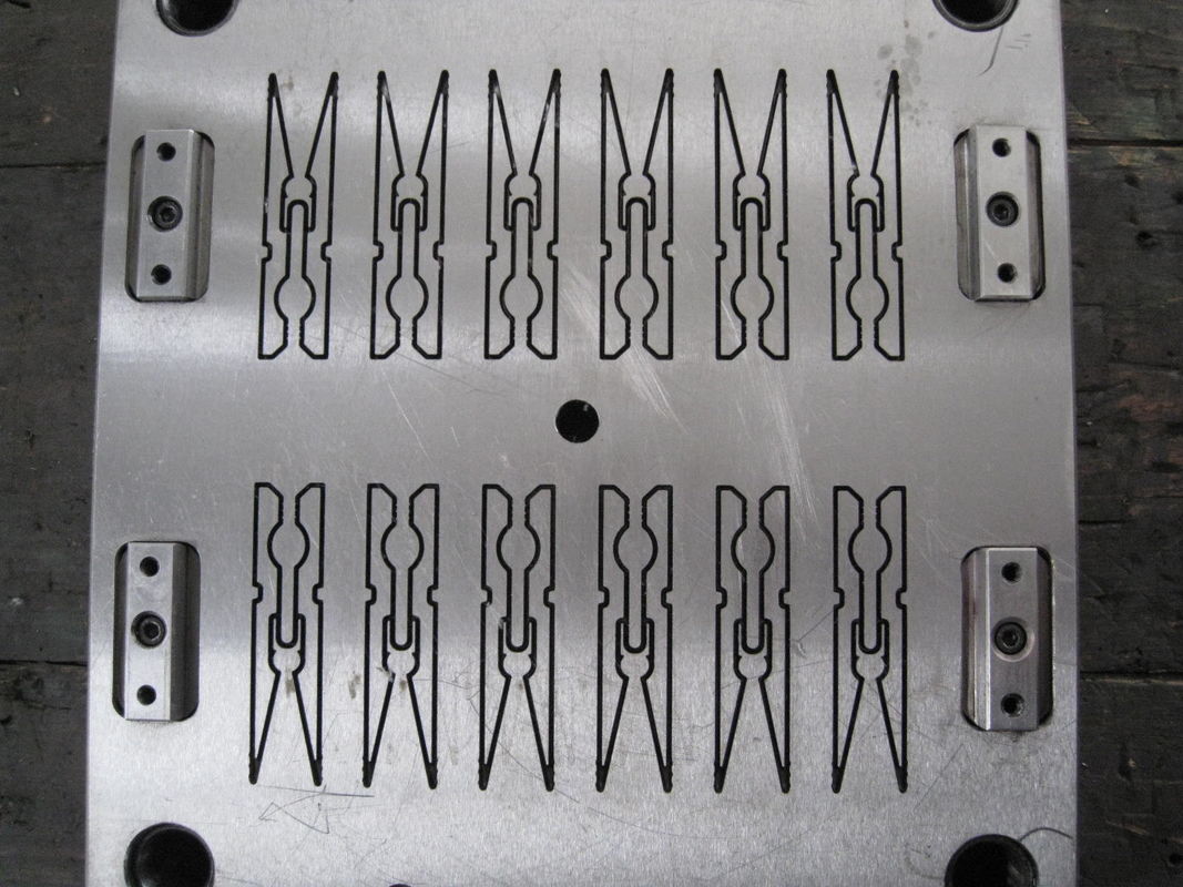 Multi Cavities Injection Molding Molds PEG Hanger Mold OEM ODM Service