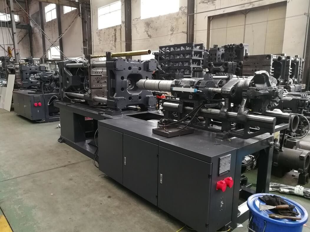 580ton Plastic Injection Molding Machine 34 KW Heater Power With 2 Years Guarantee