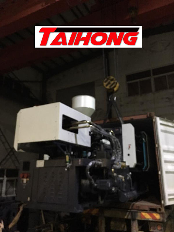 Horizontal standard Haijiang wet type plastic molding machine , 400tons