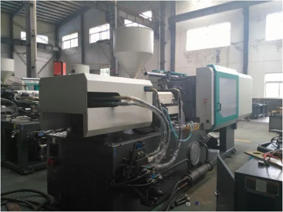 HJF240 240 Ton Plastic Auto Injection Molding Machine High Response 5.4*1.5*2m